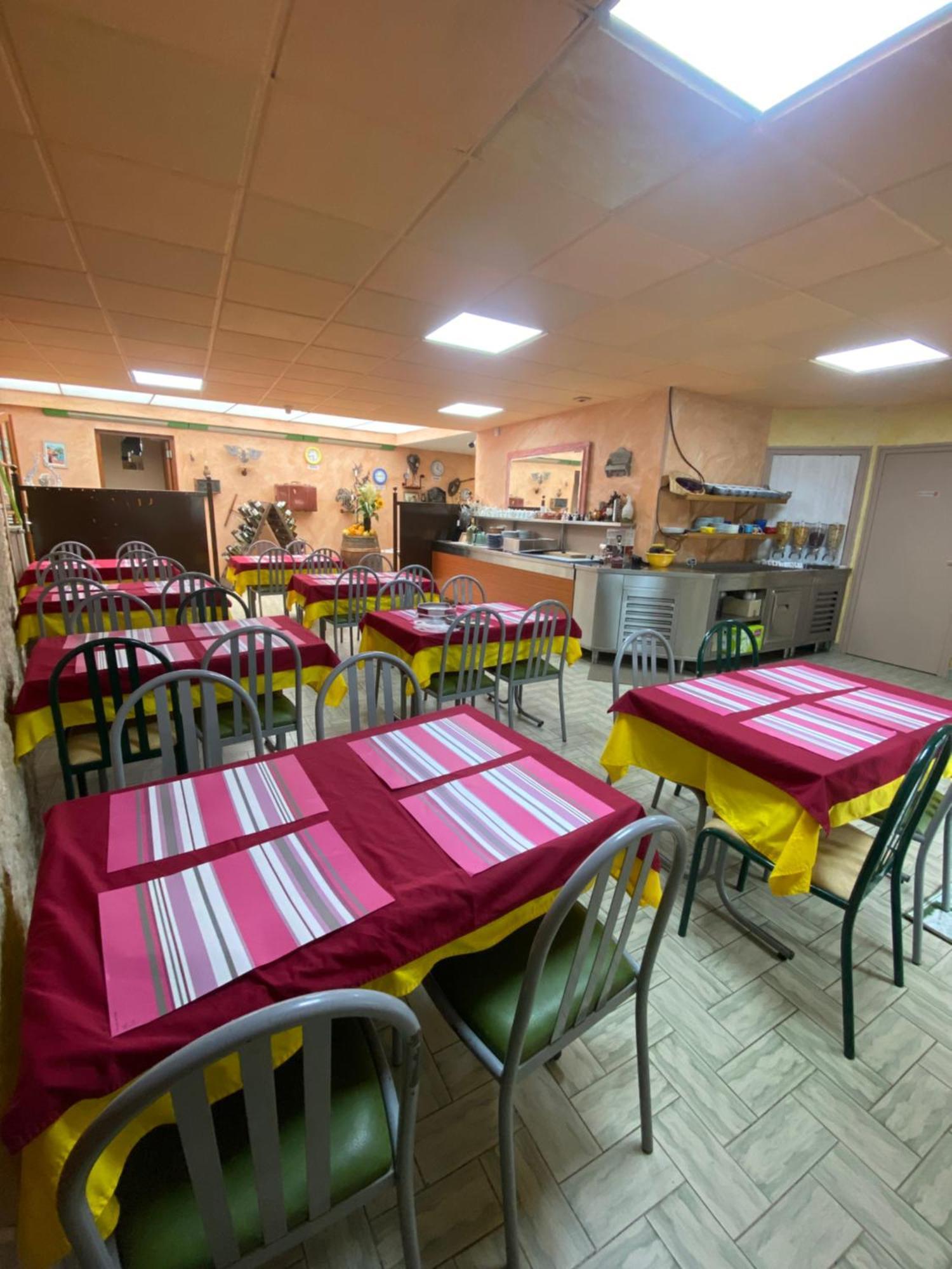 Hotel Restaurant La Place Malay-le-Grand Eksteriør billede