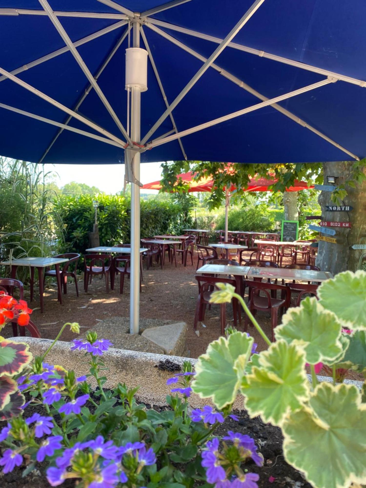 Hotel Restaurant La Place Malay-le-Grand Eksteriør billede